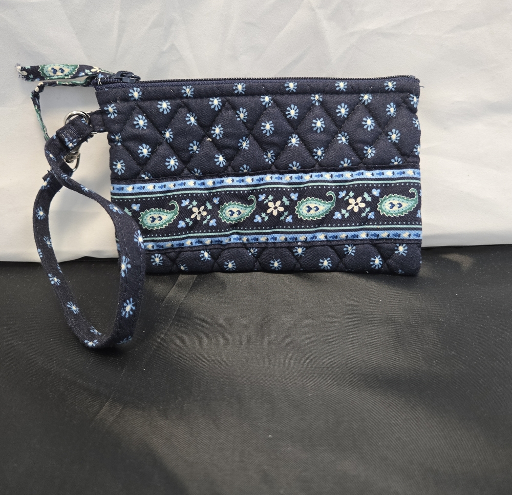 Vera Bradley Floral Wristlet – Pre‑Loved, Gently Used